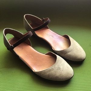 Gentle Souls by Kenneth Cole Noa Star Flat 7.5